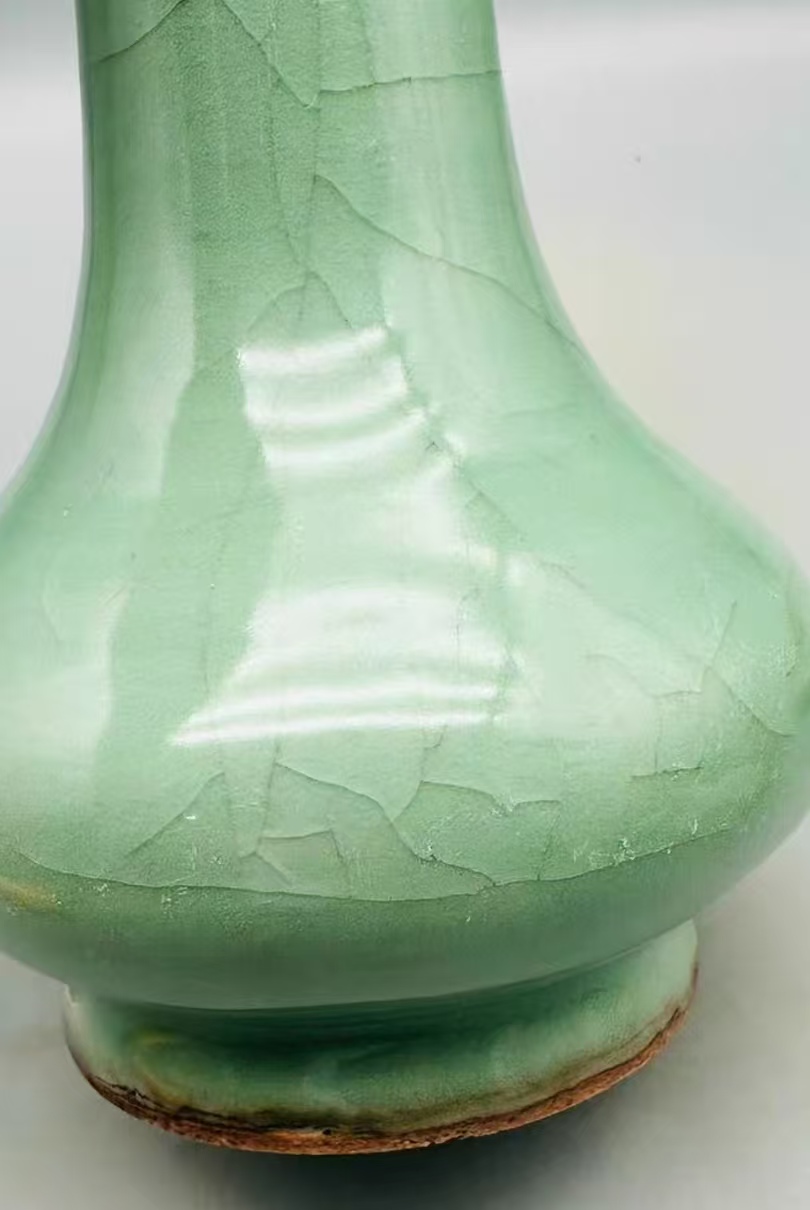 青釉长颈瓶 4
