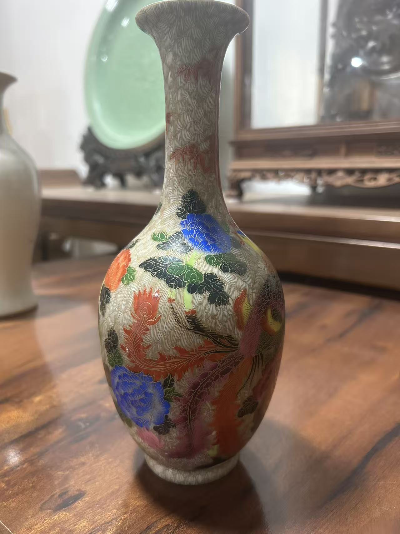 乾隆珐琅彩焰丝凤凰戏牡丹纹瓶 1