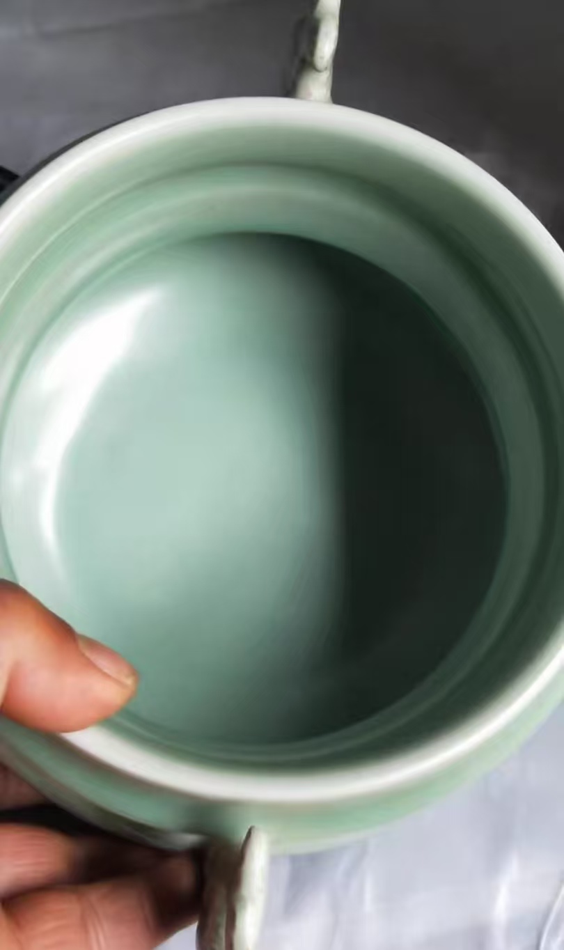 龙泉窑风格双鱼耳炉 5