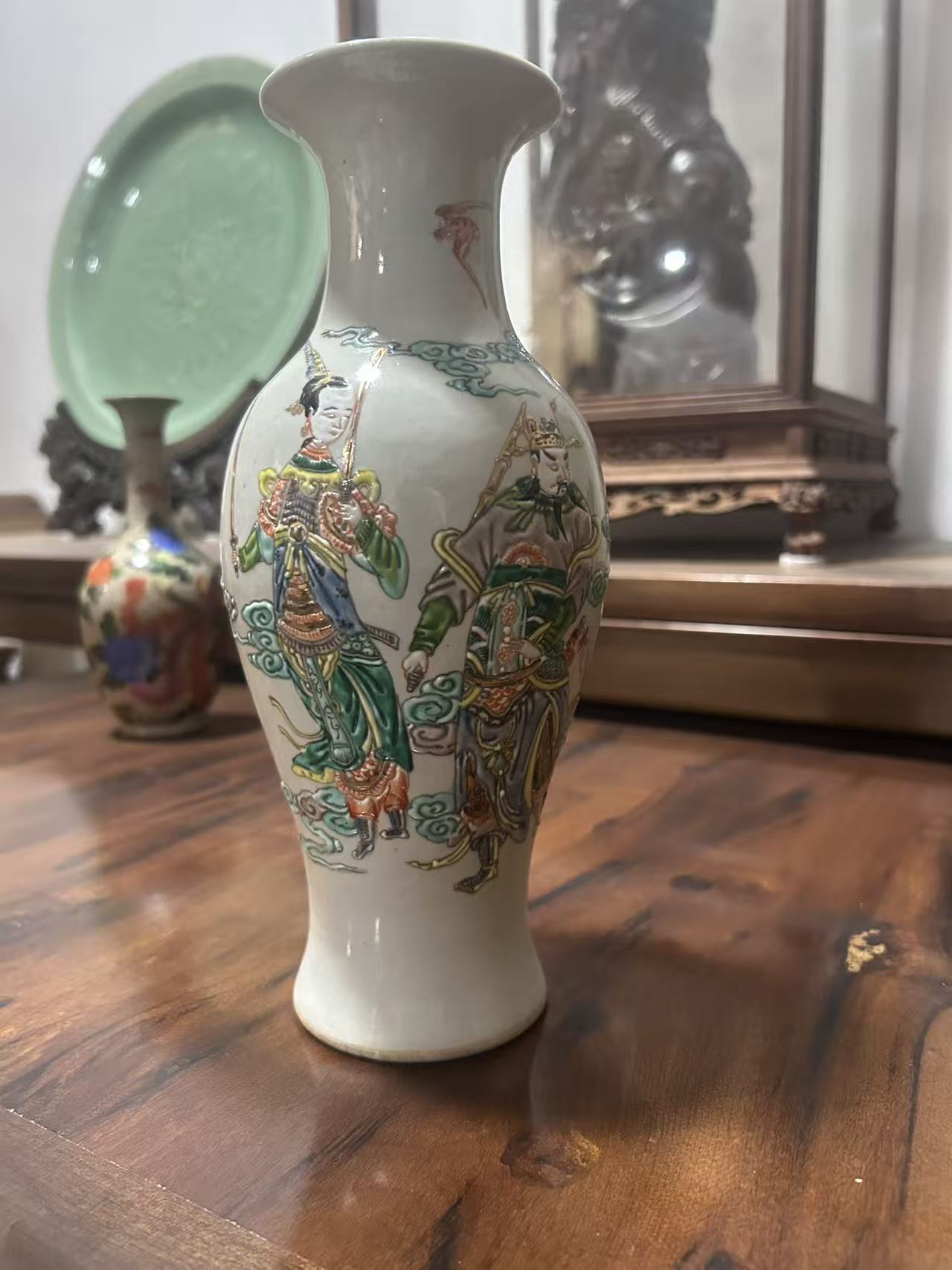 清粉彩刀马人物纹观音瓶 1