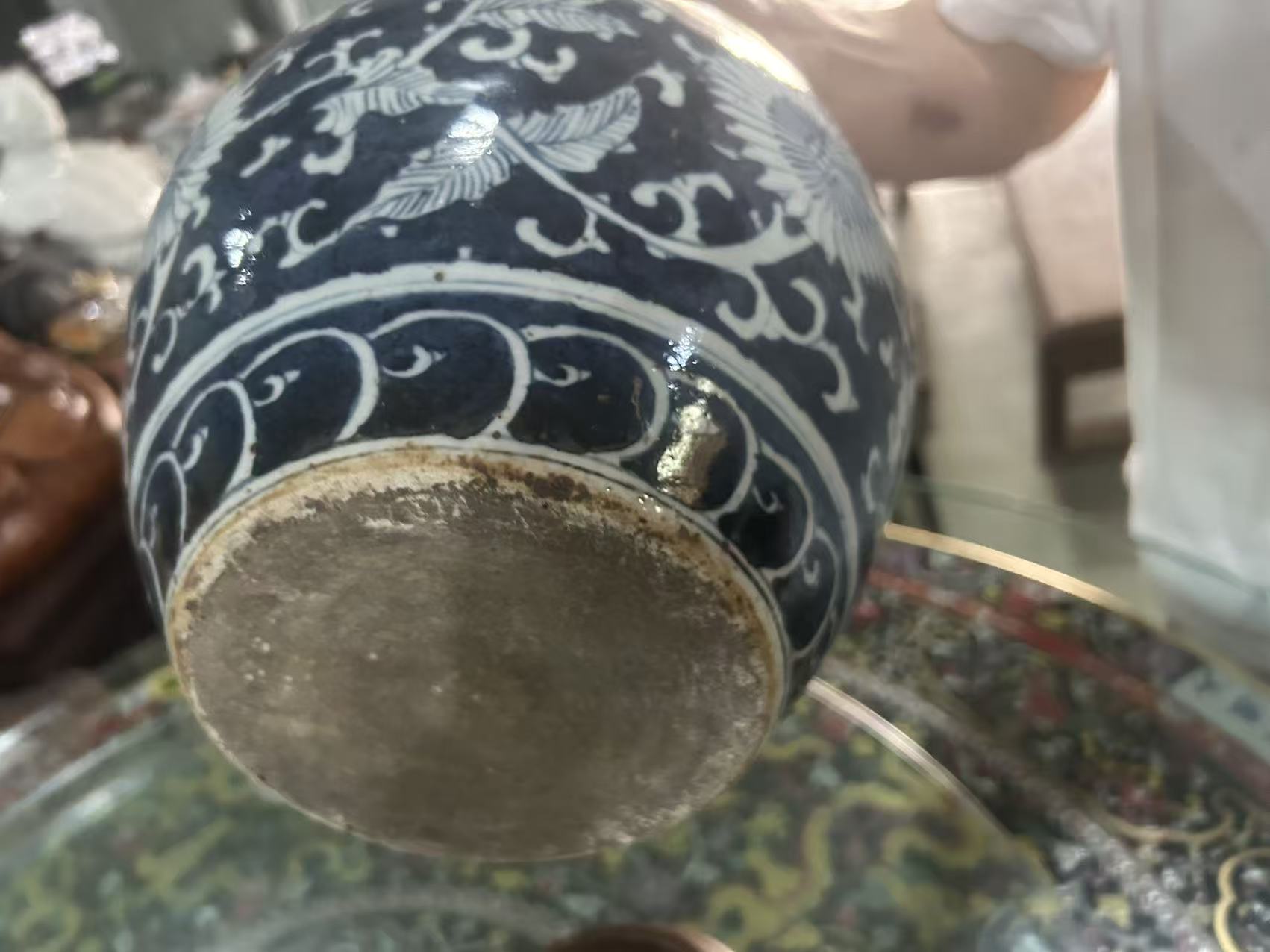 青花蓝地百缠枝菊纹罐 2