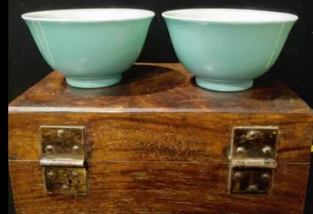 清雍正款松石绿釉碗 1